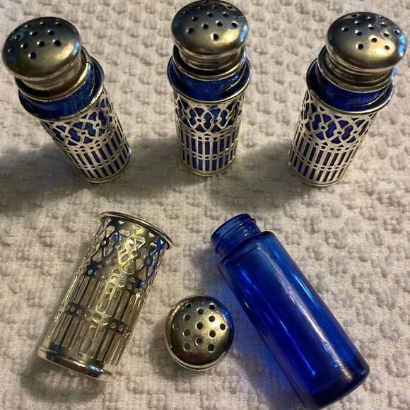 F.B. Rogers Silver Plate Cobalt Blue 1950s Vintage Salt & Pepper Shakers Set - Picture 2 of 5